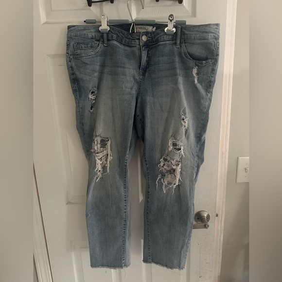 Torrid jeans with lace - Picture 1 of 6